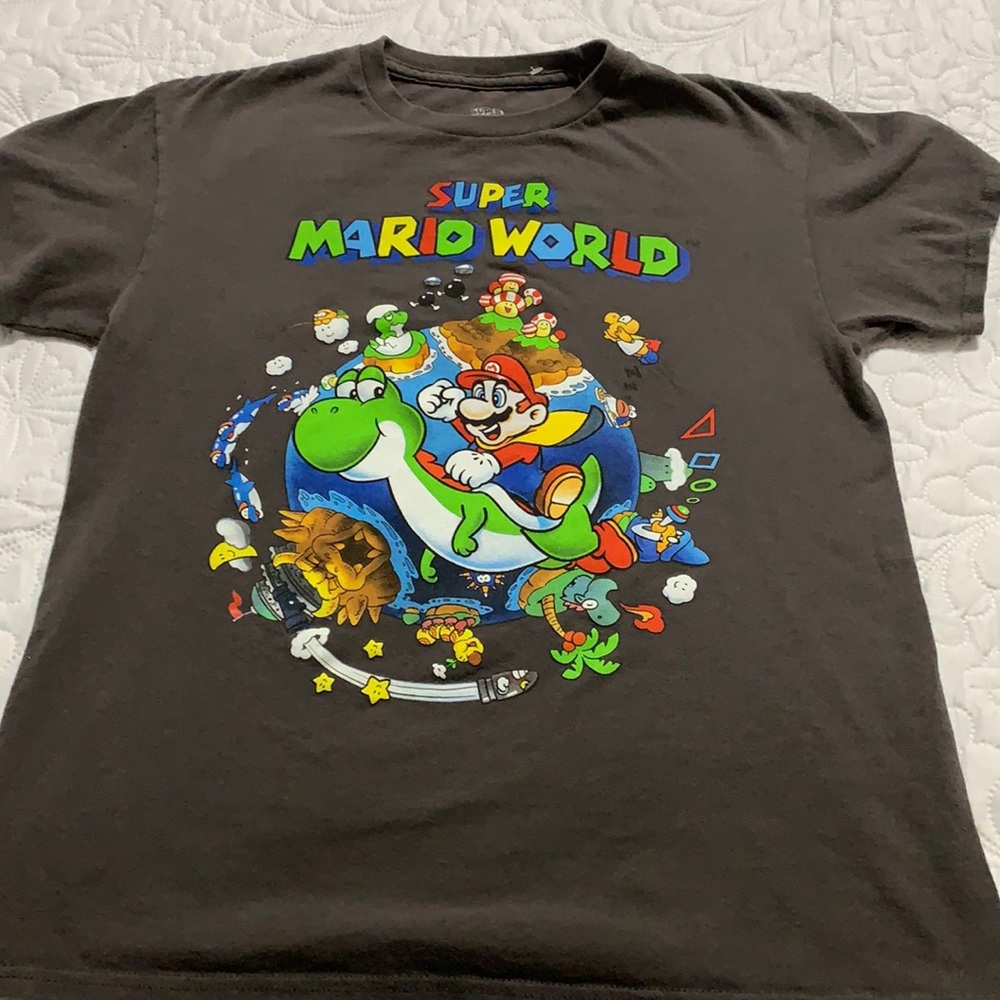 Super Mario World Bright Colored TShirt Sz Small